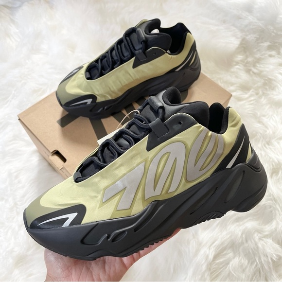 Yeezy Other - ✨ YEEZY BOOST MNVN 700 RESIN NWT 5.5 M/ 7 W